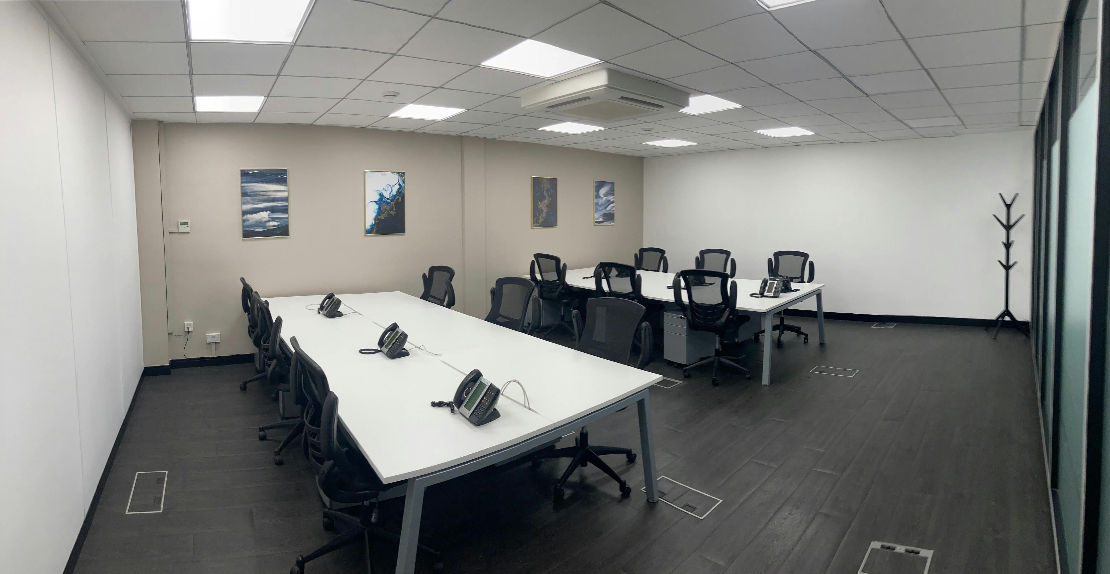 Farringdon - 15 Person Office with Private Meeting Room - St John's Lane