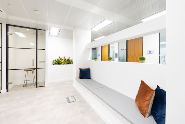 St Paul’s - 12 Person Office – Cheapside