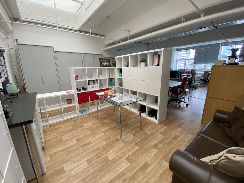 Clerkenwell – 32 Person Office with Internal Meeting Room – Bowling Green Lane