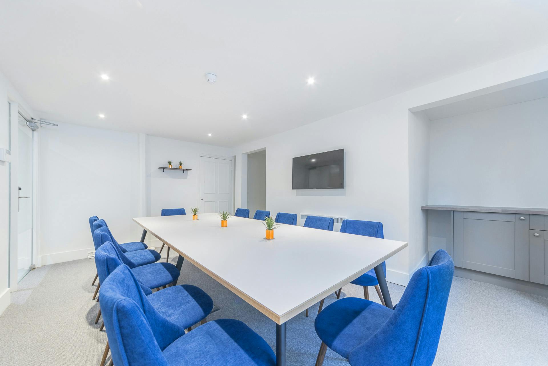 Holborn – 9 Person Office – Red Lion Square