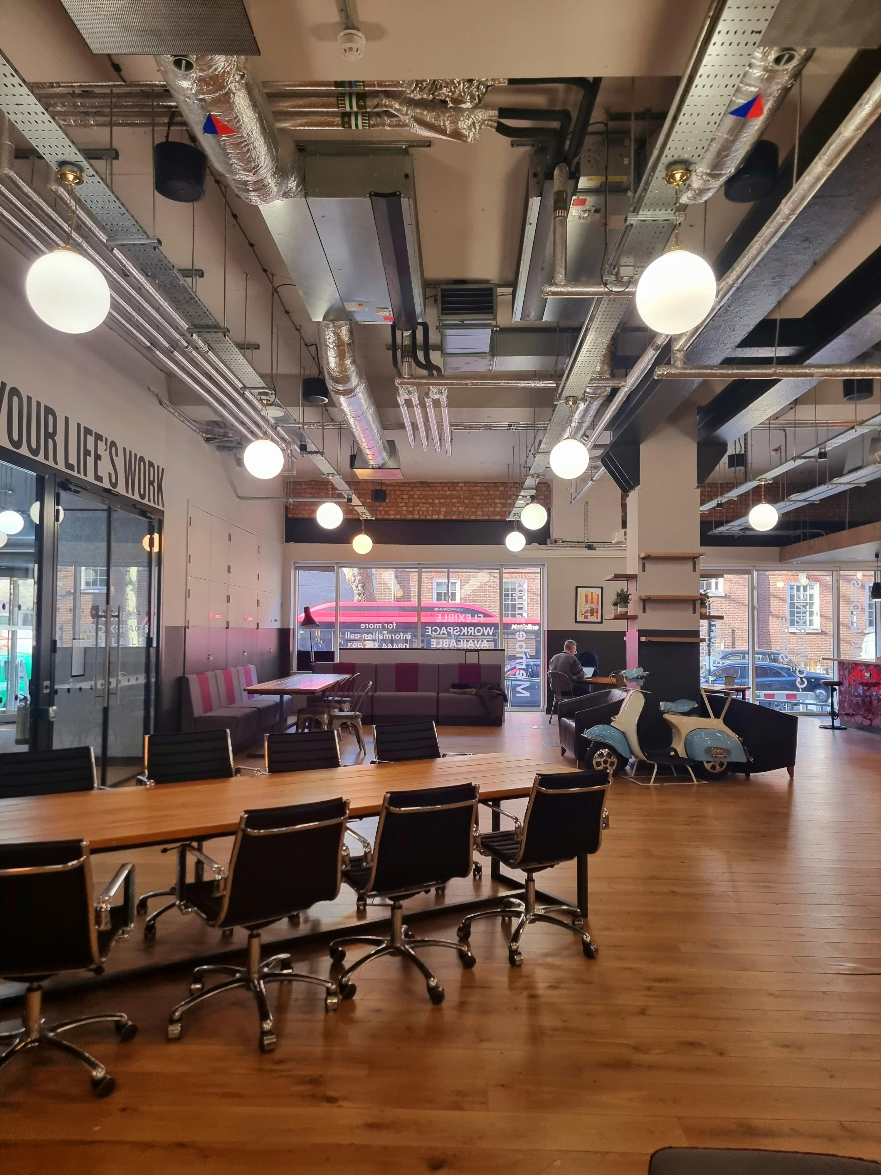 Holborn – 21 Person Office – With internal meeting room- Grays Inn Road