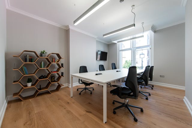 Oxford Street – 18 Person office –  West End