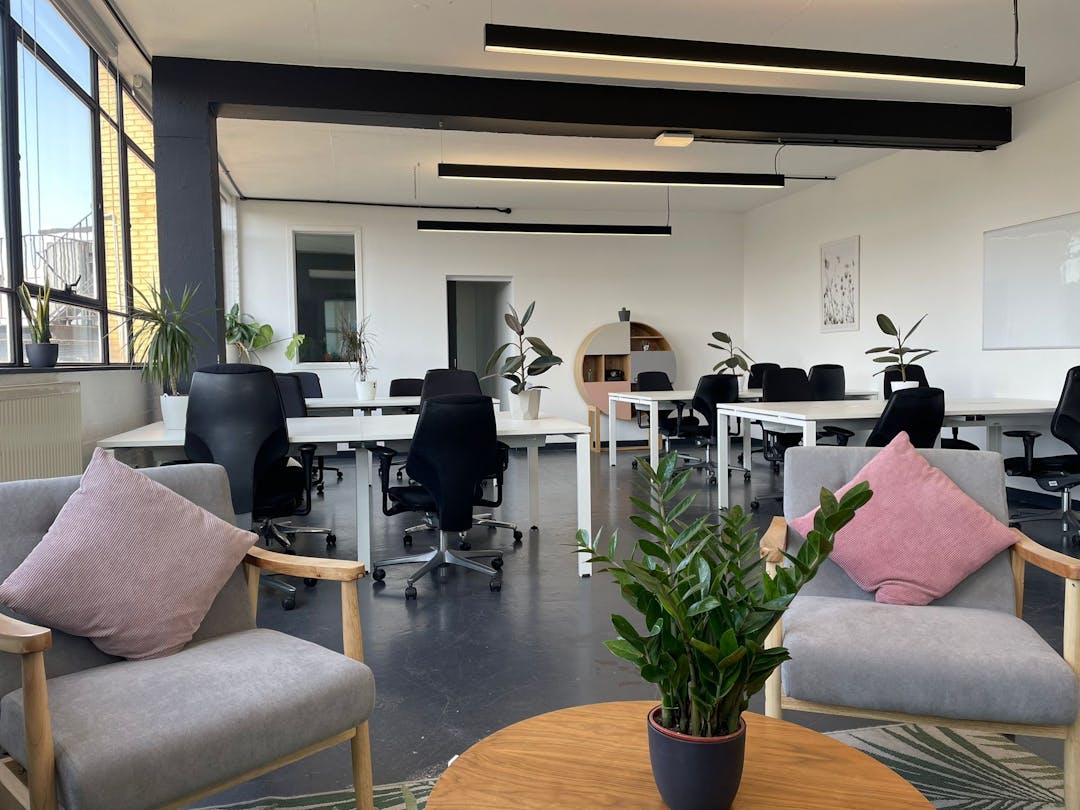 Shoreditch – 25 Person Office + 2 Private Meeting Rooms – Bethnal Green Road 