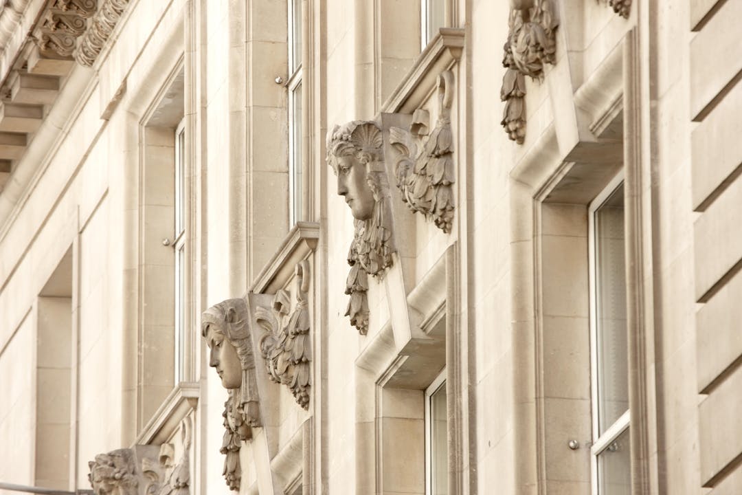 Bank - 10 Person Office – Threadneedle Street