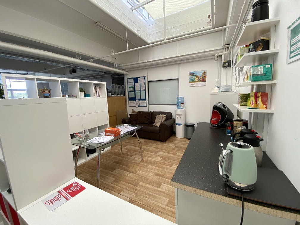 Clerkenwell – 34 Person Office with Internal Meeting Room – Bowling Green Lane