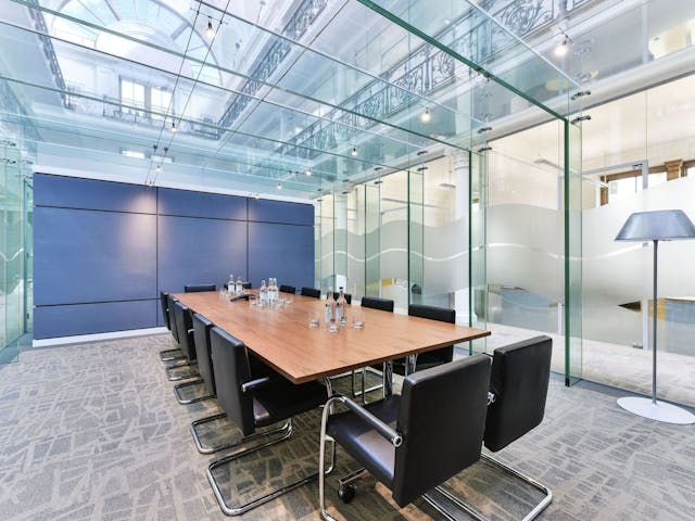  Holborn - 16 Person Office – Central Court 