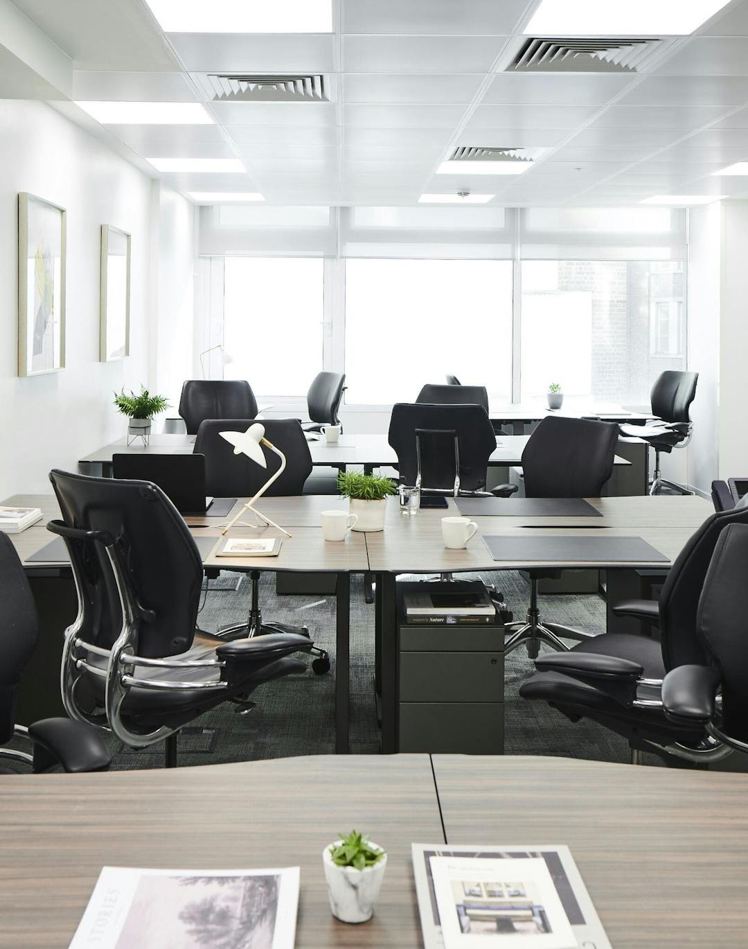 Midtown – 15 Person Office + Private Meeting Room– High Holborn