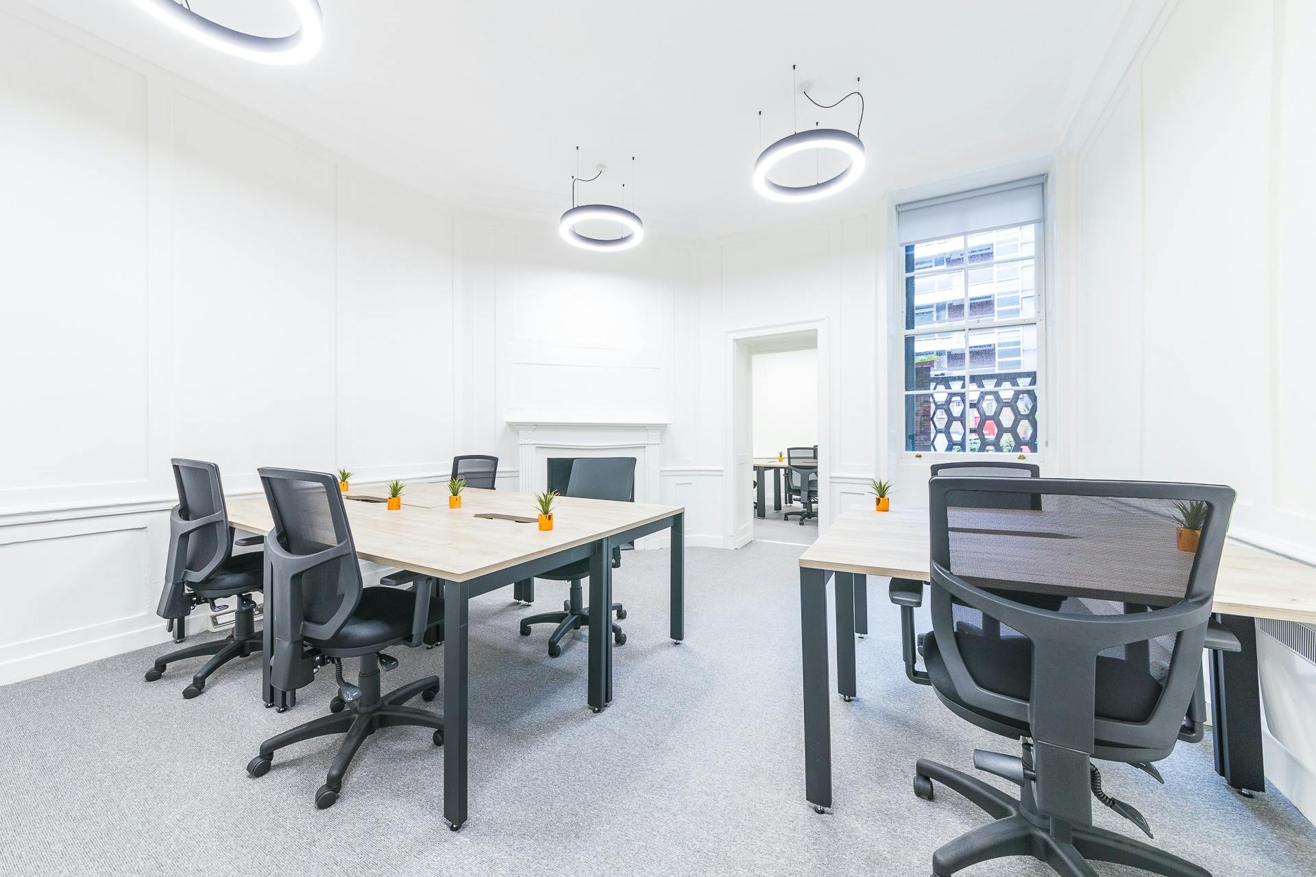 Holborn – 14 Person Office – Red Lion Square