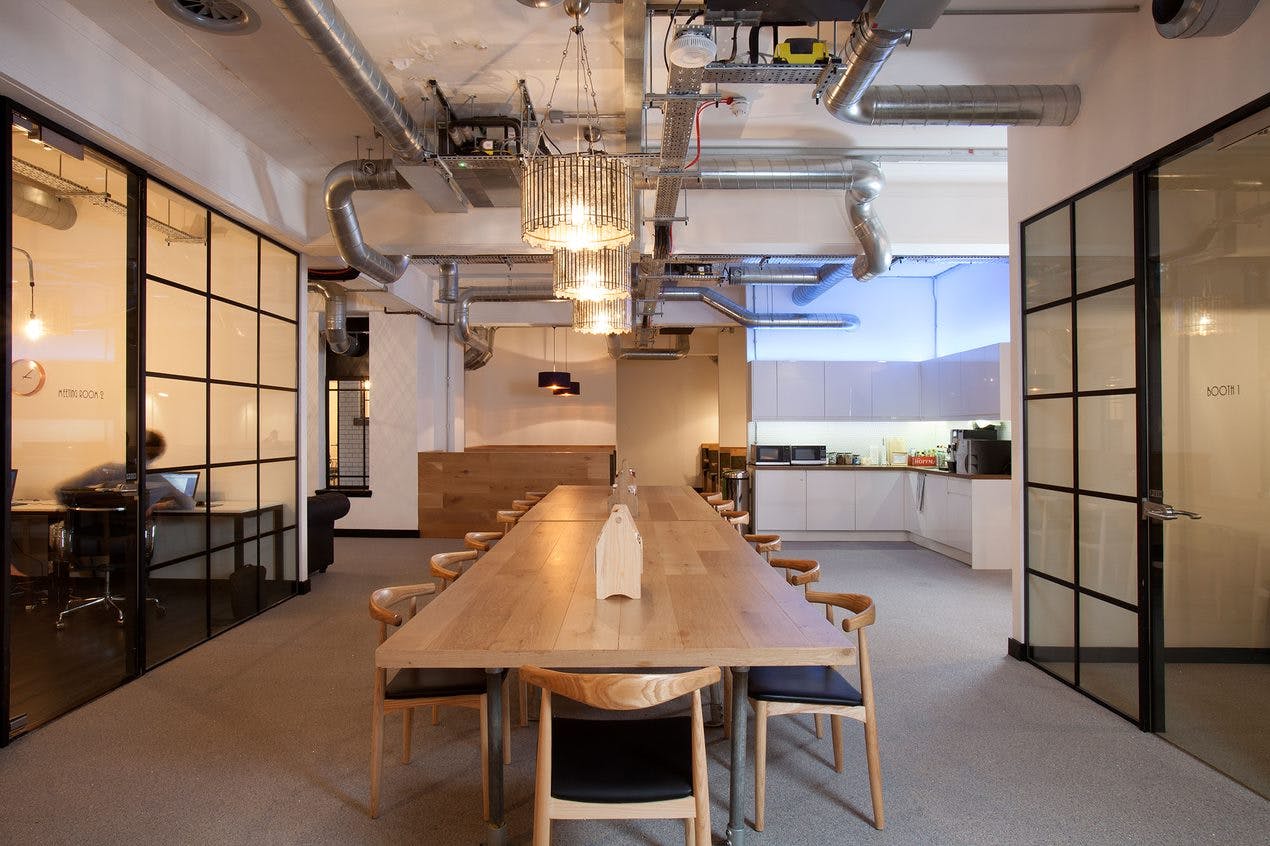 Holborn – 25 Person Office with internal meeting room – High Holborn
