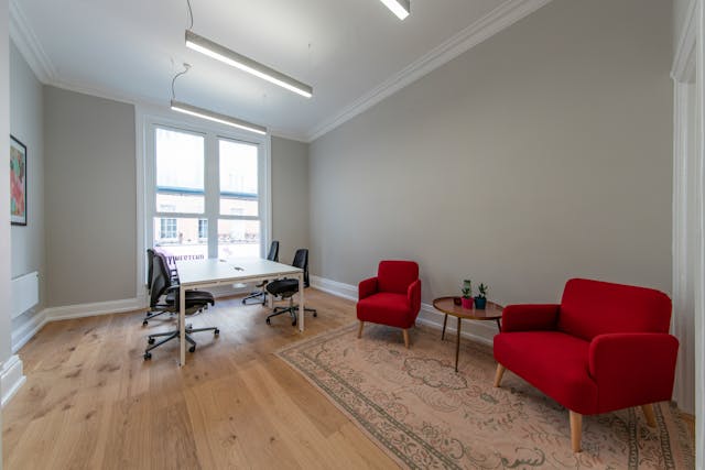 Oxford Street – 3 Person office –  West End