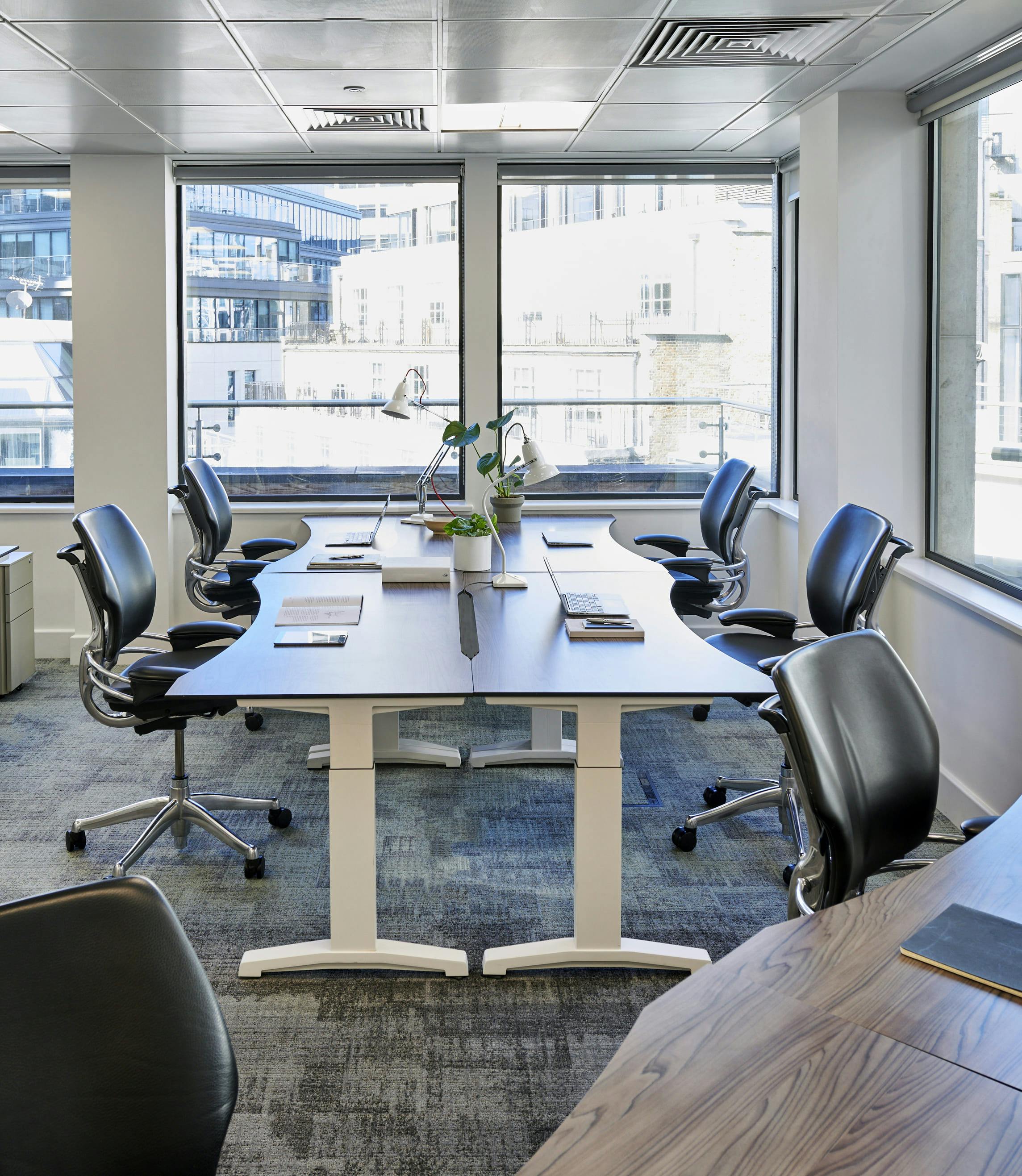 Leadenhall – 14 Person Office With Private Meeting Room – Lime Street