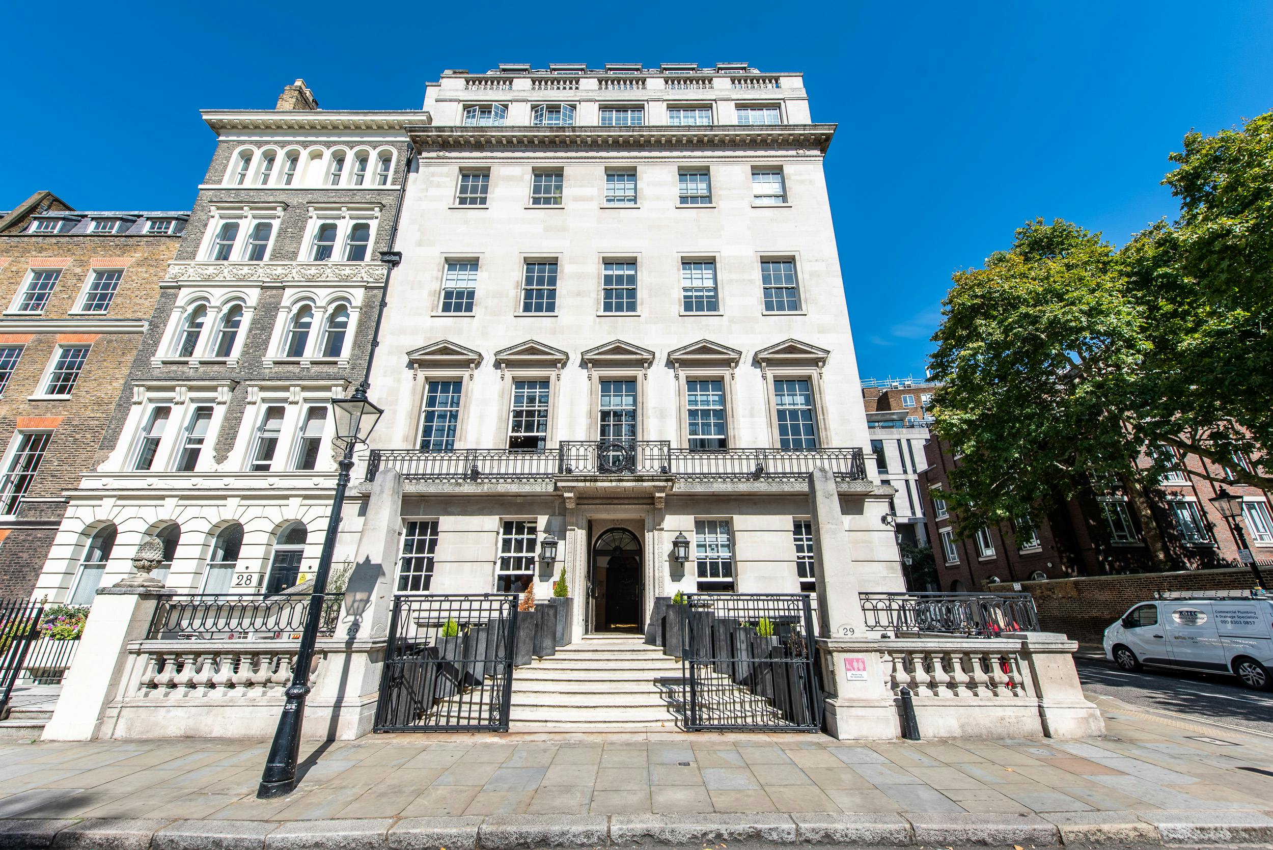 Holborn – 20 Person Office + Private Meeting Room – Lincolns Inn Fields