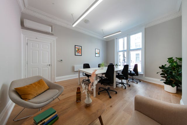 Oxford Street – 5 Person office –  West End