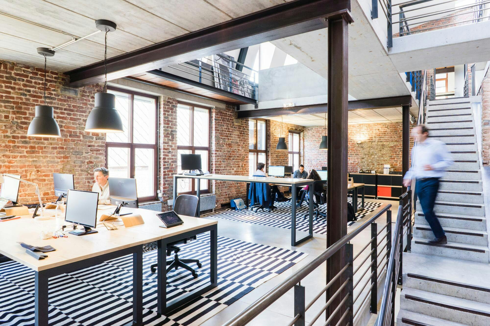 Leased Offices vs. Licensed Spaces: Key Differences for Renting Offices in London